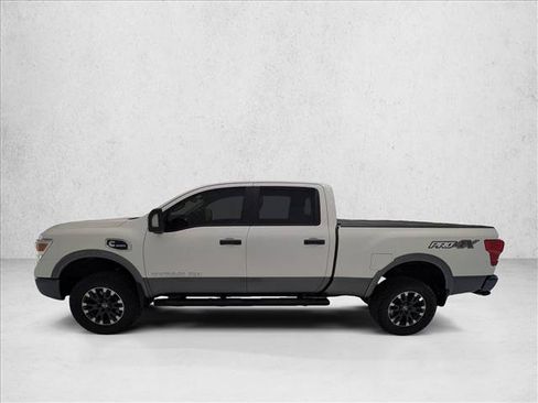 Used 2019 Nissan Titan PRO-4X w/ Pro-4x Convenience Package AWD/4WD image 8