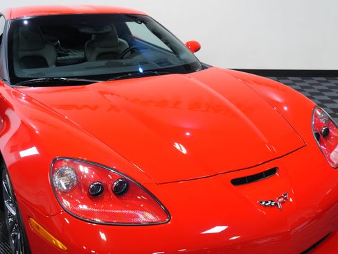 Used 2013 Chevrolet Corvette Z06 w/ 2LZ Preferred Equipment Group RWD image 12