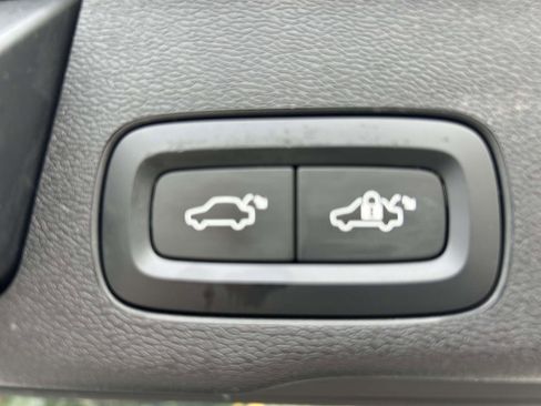 Certified 2023 Volvo XC60 B5 Plus w/ Climate Package image 19