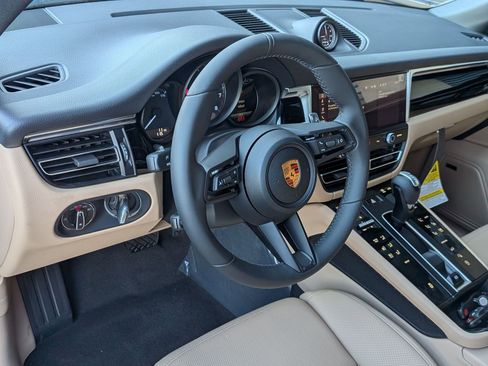 New 2026 Porsche Macan image 4