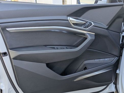 Used 2024 Audi Q8 e-tron Premium Plus image 15