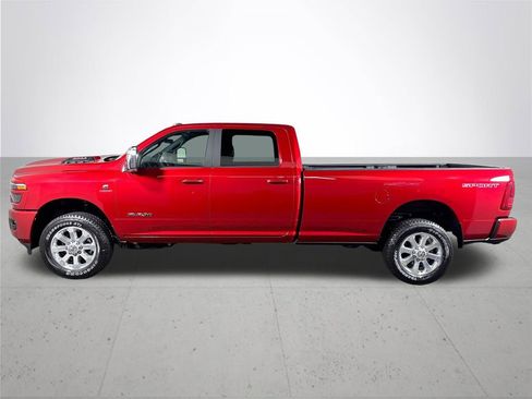 New 2026 RAM 2500 Laramie w/ Sport Appearance Package AWD/4WD image 9