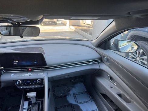 Used 2025 Hyundai Elantra SEL image 38