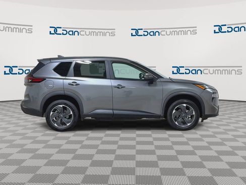 Used 2024 Nissan Rogue SV FWD image 9