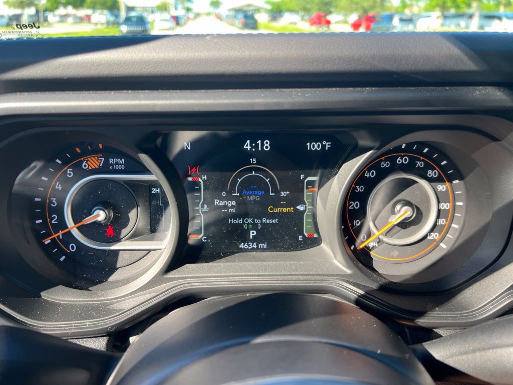 Used 2025 Jeep Wrangler Unlimited Sahara w/ Technology Group AWD/4WD image 34