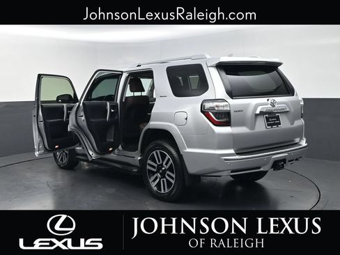 Used 2022 Toyota 4Runner Limited AWD/4WD image 38