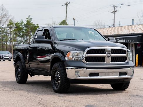 Used 2017 RAM 1500 ST w/ SXT Appearance Group AWD/4WD image 3