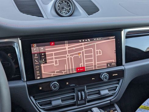 New 2026 Porsche Macan image 17