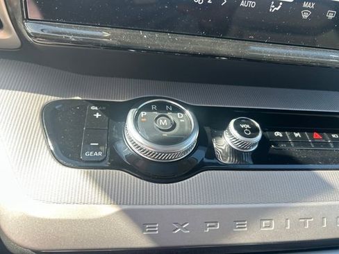 New 2026 Ford Expedition Active image 24