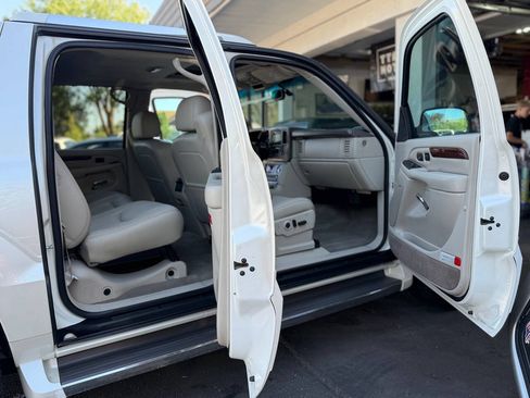 Used 2005 Cadillac Escalade EXT AWD/4WD image 61