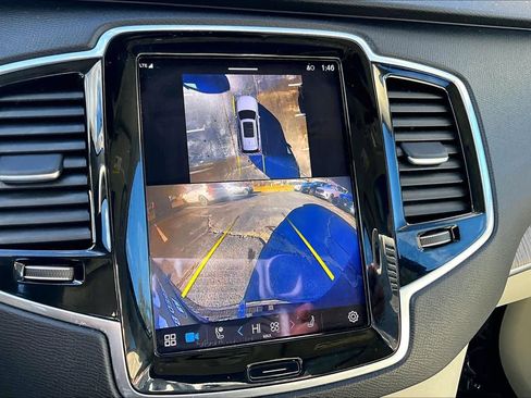 Certified 2024 Volvo XC90 B6 Plus image 27