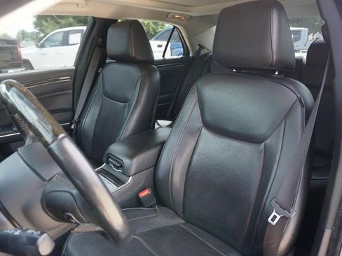 Used 2018 Chrysler 300 Limited AWD/4WD image 22