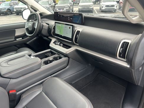 Used 2025 Ford Expedition Max Active AWD/4WD image 22