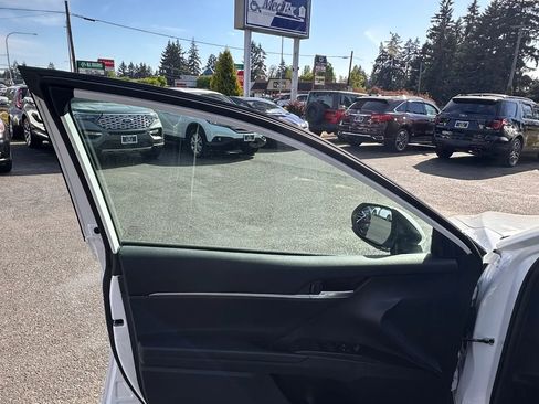 Used 2021 Toyota Camry SE w/ Carpet Mat Package (TMS) FWD image 10