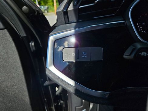 New 2025 Audi Q3 2.0T Premium image 17