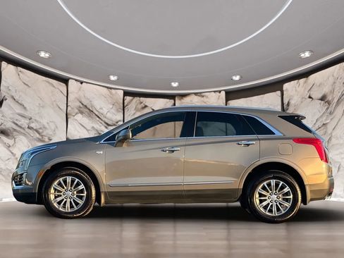 Used 2018 Cadillac XT5 Luxury w/ Driver Awareness Package image 9