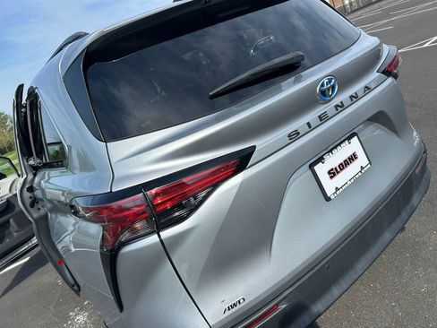 Used 2022 Toyota Sienna XLE image 21