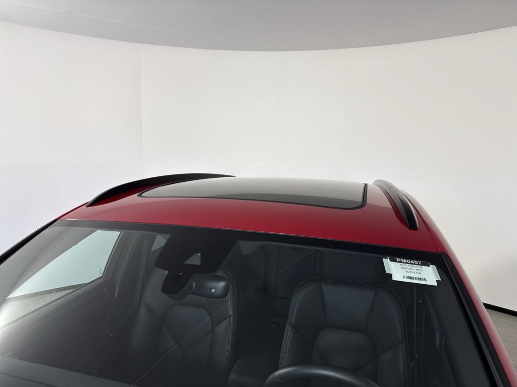 Certified 2025 Porsche Macan AWD/4WD image 17