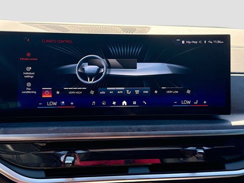 New 2025 BMW X5 xDrive50e w/ Climate Comfort Package image 28