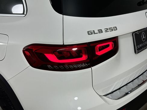 Certified 2022 Mercedes-Benz GLB 250 4MATIC image 39