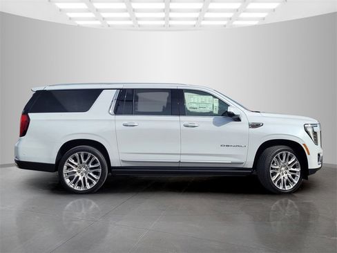 New 2026 GMC Yukon XL Denali w/ Denali Reserve Package image 3