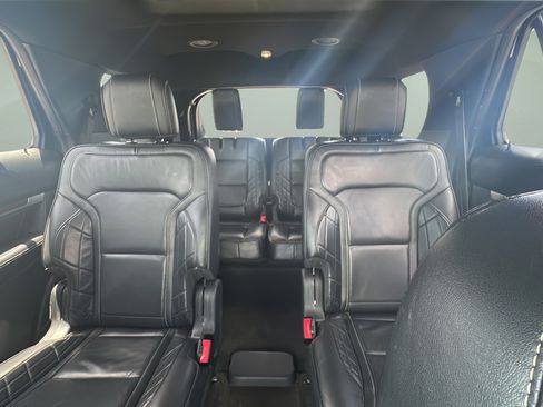 Used 2018 Ford Explorer Platinum AWD/4WD image 19