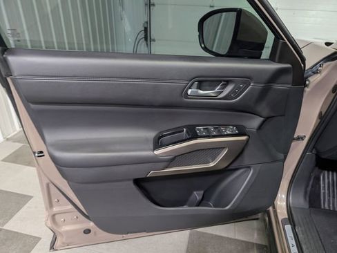 Used 2025 Nissan Pathfinder Platinum w/ Cargo Package AWD/4WD image 14