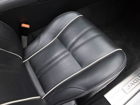 Used 2016 Jaguar XJ R-Sport image 26