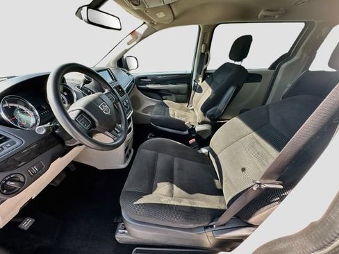 Used 2020 Dodge Grand Caravan SE FWD image 21
