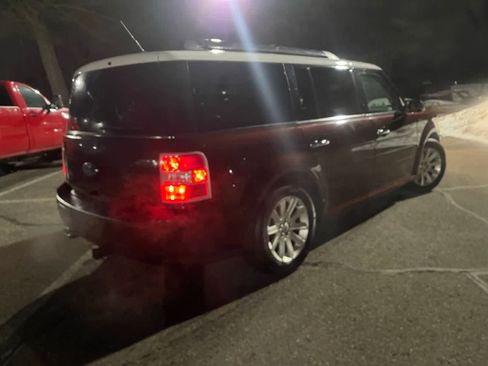 Used 2009 Ford Flex SEL image 2