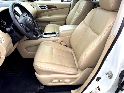 Used 2019 Nissan Pathfinder Platinum image 12