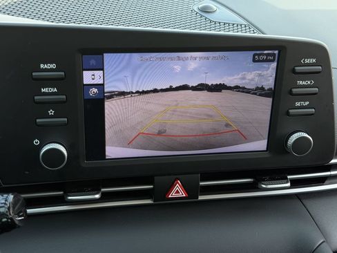 Used 2024 Hyundai Elantra SE FWD image 17