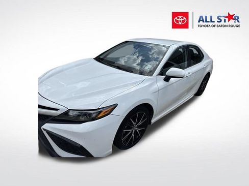 Used 2021 Toyota Camry SE FWD image 1
