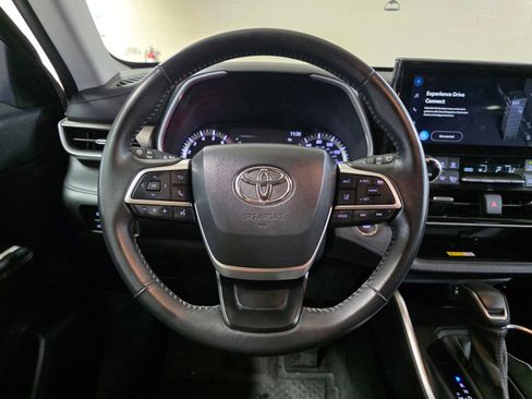 Used 2023 Toyota Highlander XLE FWD image 21