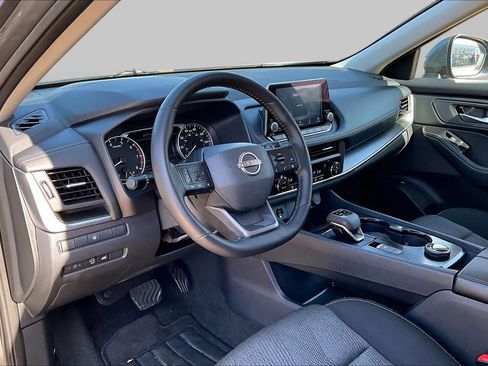 Used 2025 Nissan Rogue SV AWD/4WD image 15