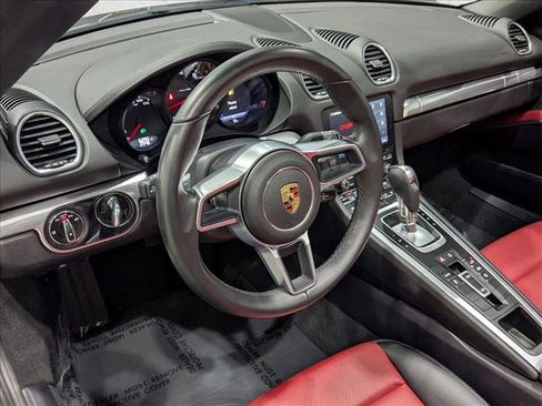 Used 2021 Porsche 718 Boxster image 12