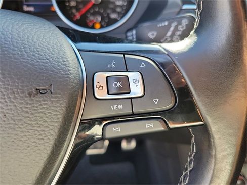 Used 2020 Volkswagen Tiguan SE R-Line image 11