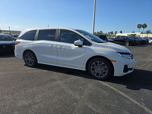 New 2026 Honda Odyssey Touring image 2