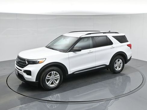 Used 2021 Ford Explorer XLT image 43