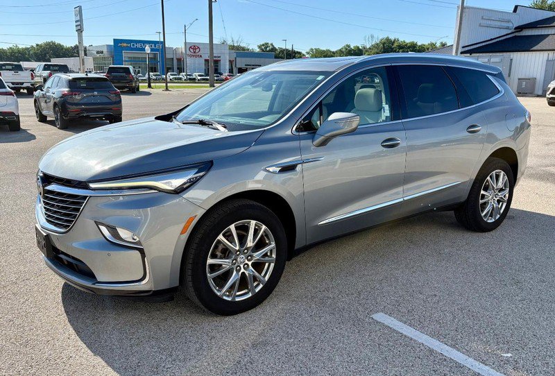 Used 2023 Buick Enclave Essence w/ Experience Buick Package FWD image 8