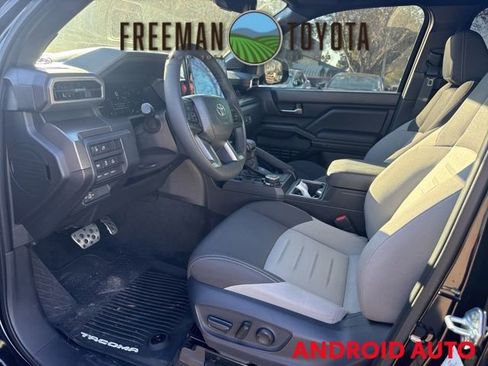 Used 2025 Toyota Tacoma SR image 5