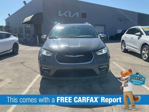 Used 2023 Chrysler Pacifica Limited FWD image 2