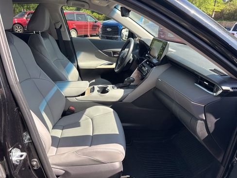 Certified 2022 Toyota Venza XLE AWD/4WD image 33
