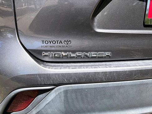 Used 2022 Toyota Highlander XLE image 27