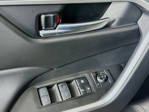 Used 2025 Toyota RAV4 XLE w/ Convenience Package FWD image 15