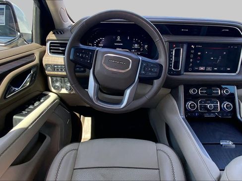 Used 2023 GMC Yukon Denali AWD/4WD image 6