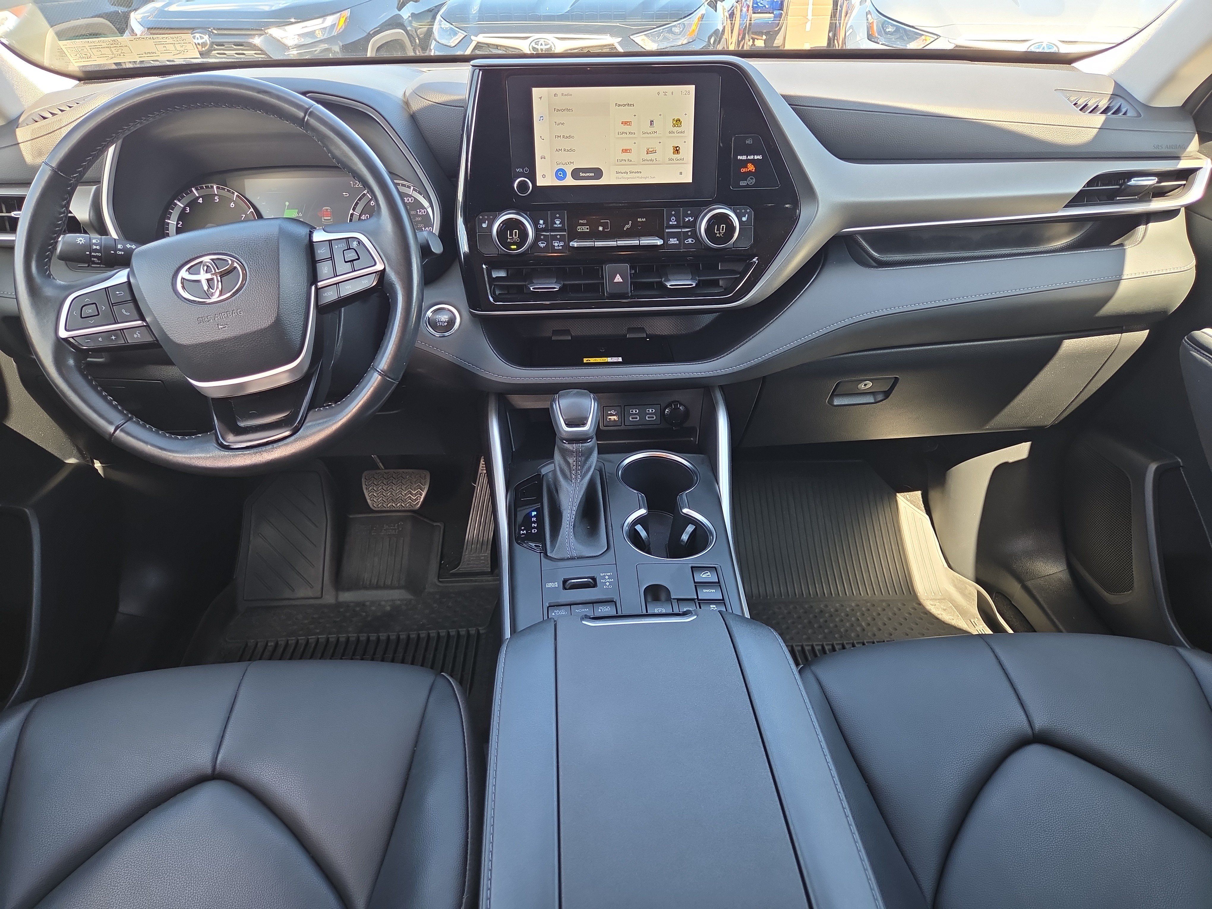 Used 2023 Toyota Highlander XLE AWD/4WD image 19