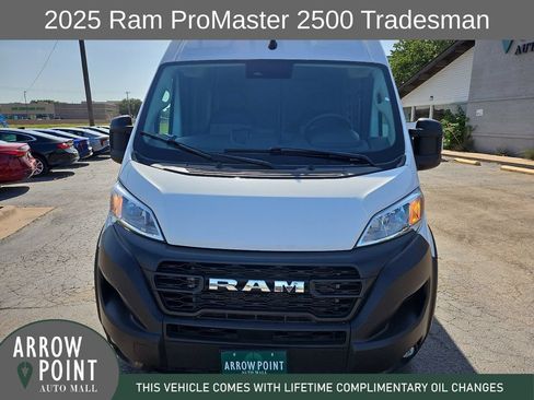 Used 2025 RAM ProMaster 2500 w/ Convenience Group FWD image 3