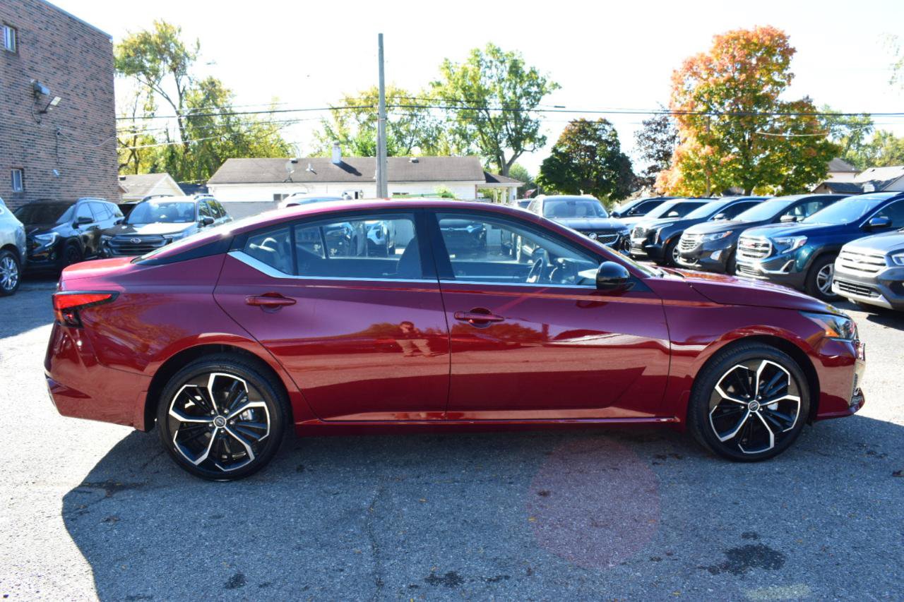 Used 2024 Nissan Altima 2.5 SR w/ SR Premium Package AWD/4WD image 7