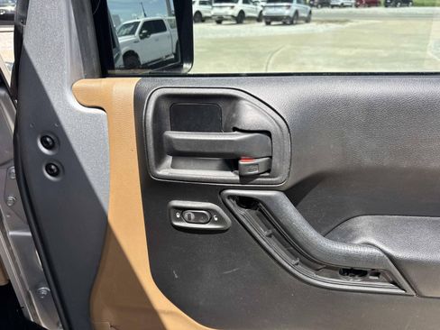 Used 2015 Jeep Wrangler Sahara w/ Connectivity Group AWD/4WD image 13